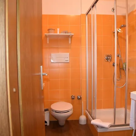 Angerburg Blumenhotel Eppan an der Weinstraße Zimmer foto